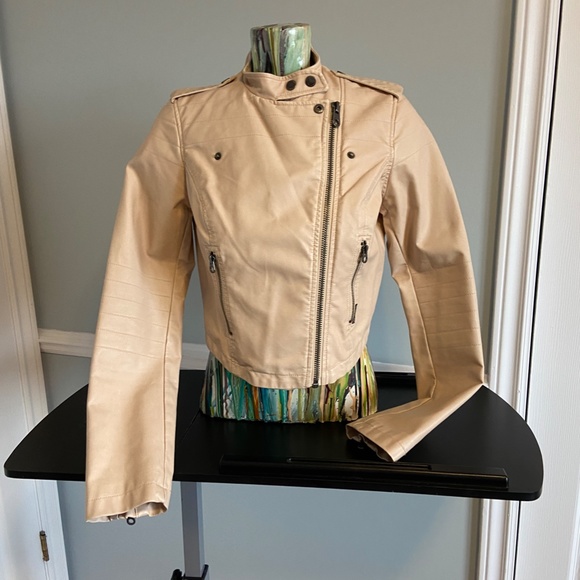 Members Only Faux Leather Bomber Jacket, size Medium - Picture 2 of 11